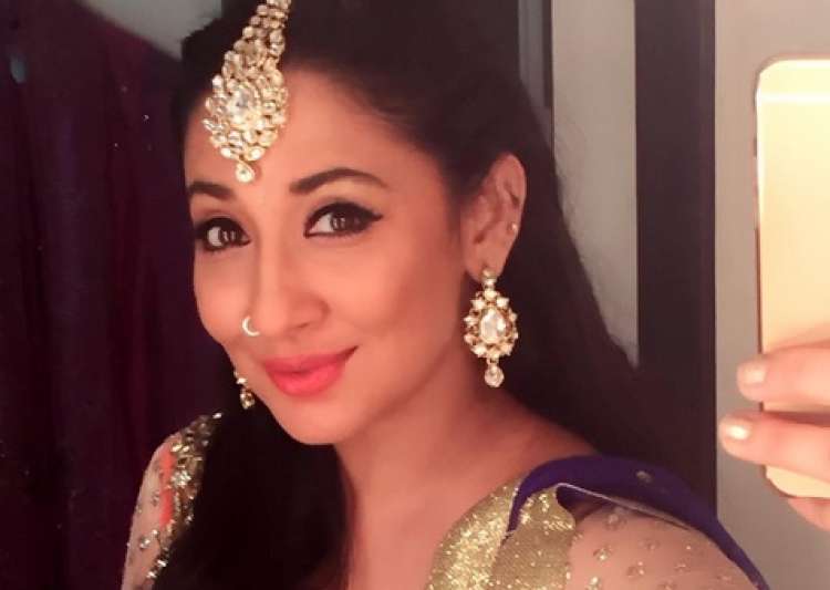 Popular TV Actress Jailed For Posing With Beautiful India