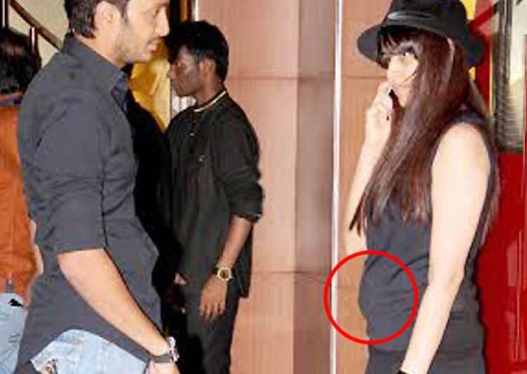 OMG! Genelia D'souza is pregnant, shows baby bump (see pics)