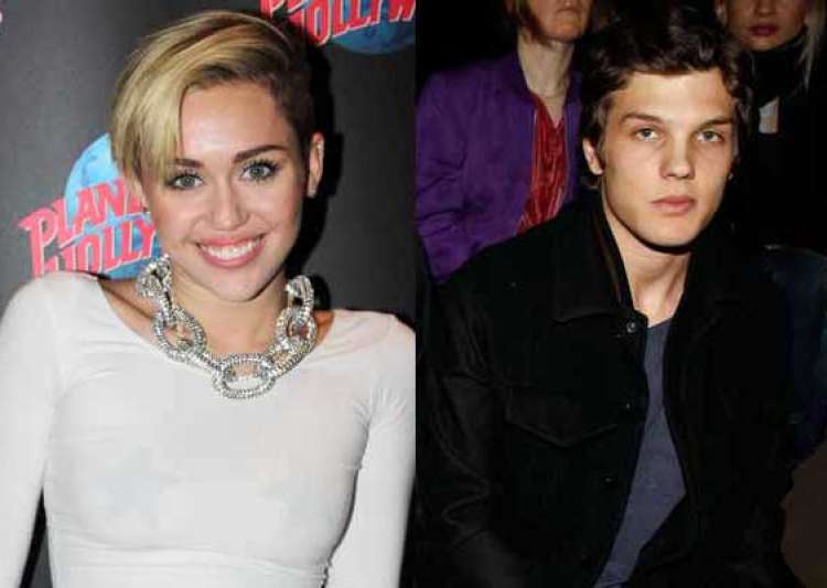 who dating who miley cyrus Looks like things might be getting hot and heavy for miley cyrus according to reports, the wrecking ball songstress is involved with a significant other right now — and it might not be who you think. who dating who miley cyrus Looks like things might be getting hot and heavy for miley cyrus according to reports, the wrecking ball songstress is involved with a significant other right now — and it might not be who you think.