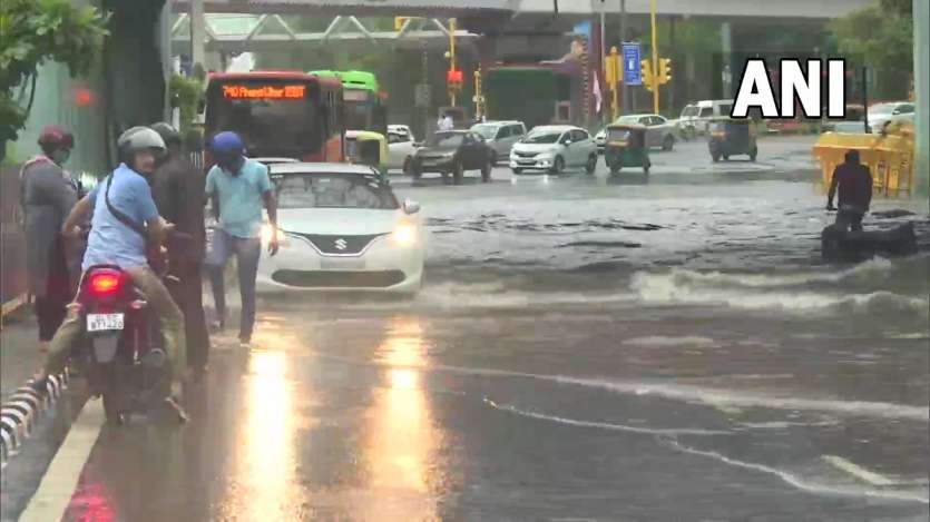Heavy rainfall in Delhi since morning causes traffic snarls due to waterlogging at ITO-Pragati Maidan road